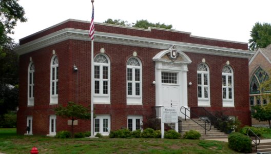 Hamburg, Iowa public library from SE 2