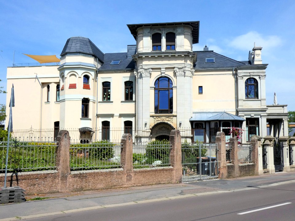 HAL-VillaEngelmann Süd
