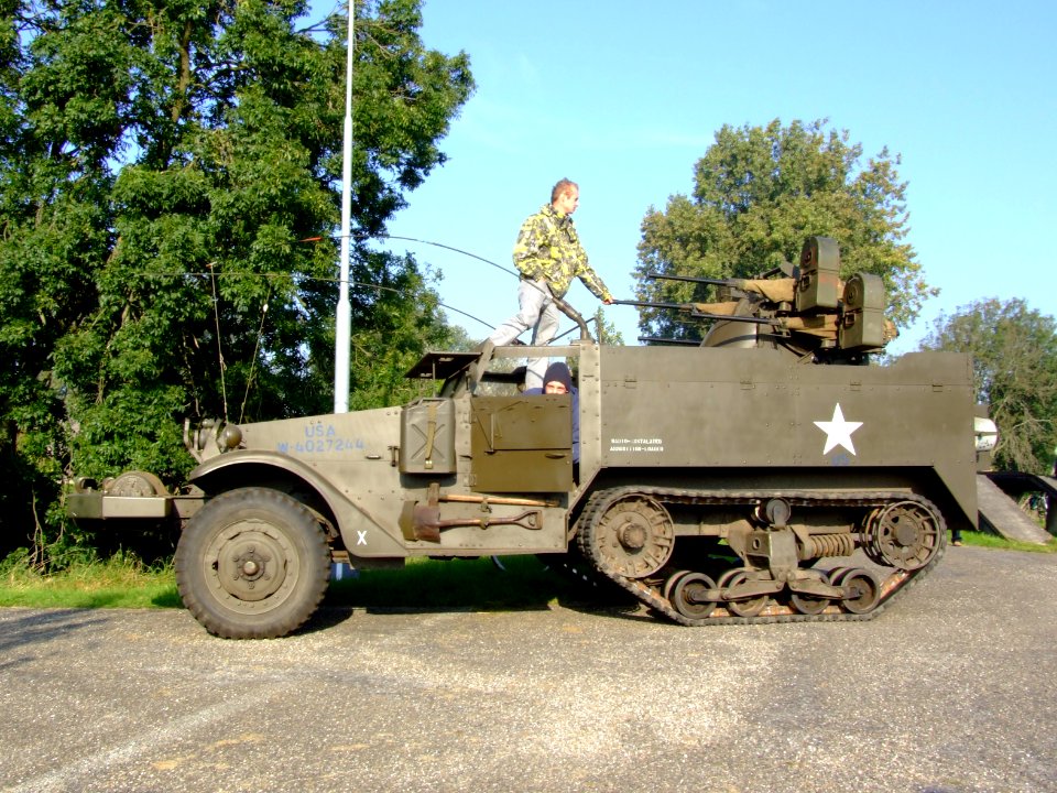 Halftrack hoodnumber USA W-4027244 pic1