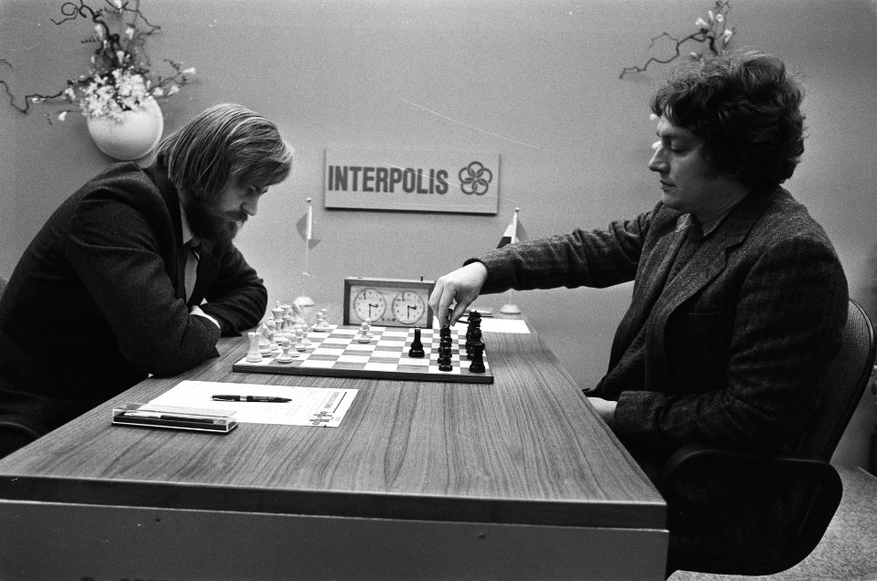 Halve finale kandidaten matches (1e partij) Timman (r.) tegen Joesoepov, Bestanddeelnr 933-5384
