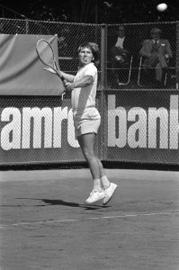 Halve finale tennistoernooi Hilversum Phillips-Moore (Australië) in actie, Bestanddeelnr 927-3384