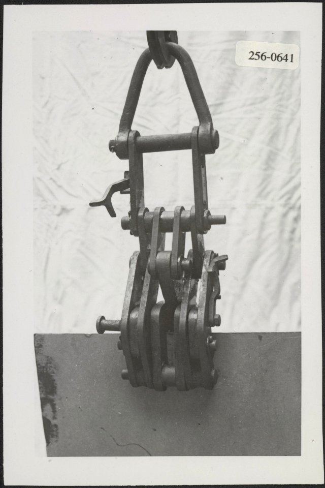 Haltfest platenklem voor 2 ton van fabrikaat Ludwig Böhnhoff te Wester (Ruhr), Bestanddeelnr 256-0641