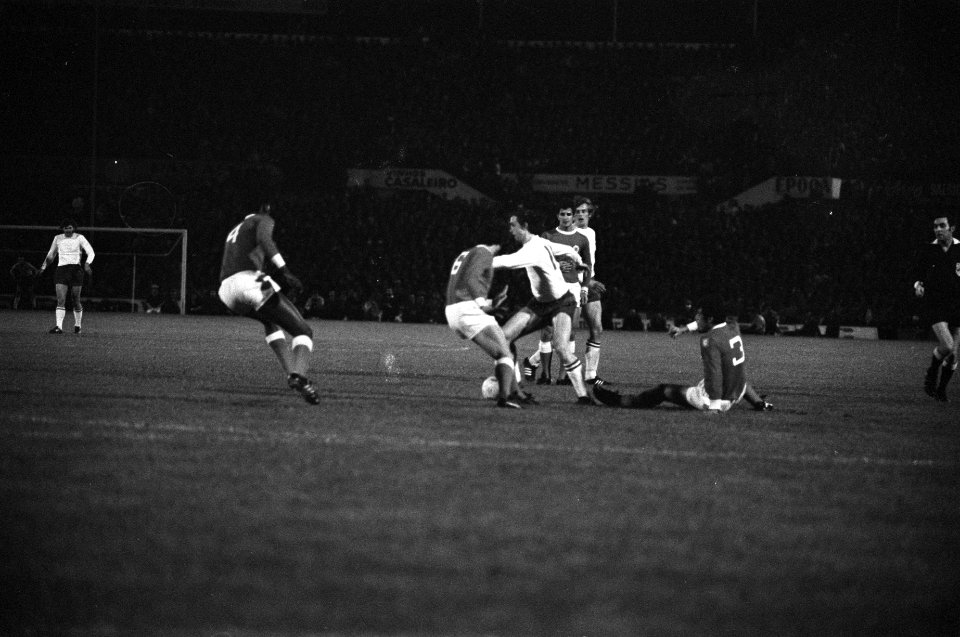Halve finale Europacup-I, Johan Cruyff in actie, Bestanddeelnr 925-5410