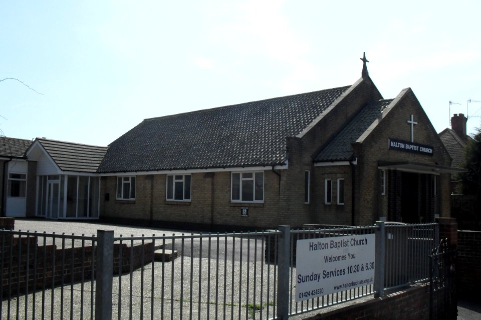 Halton Baptist Church, Old London Road, Halton, Hastings (April 2010) (1)