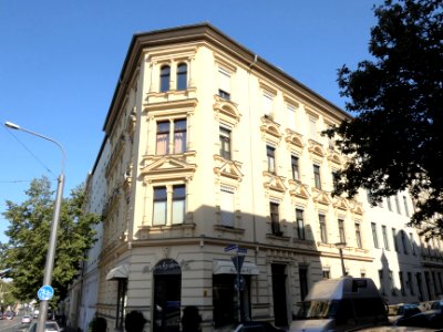 HAL-Uhlandstr01