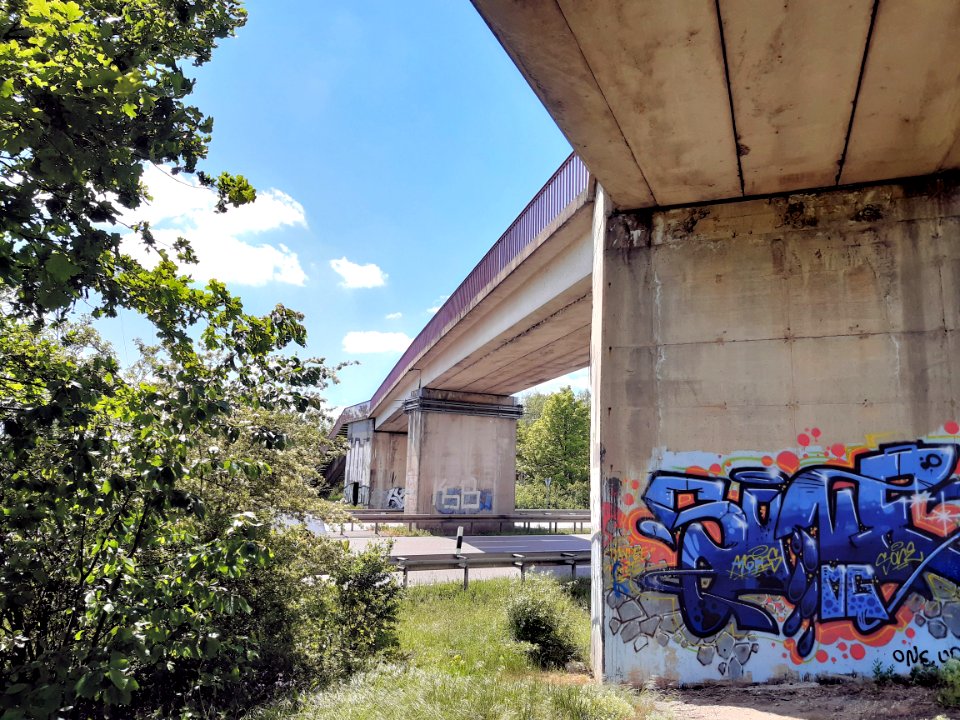 HAL-Fußgängerbrücke B80