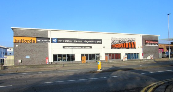 Halfords Autocentre Hove, Delphi House, Old Shoreham Road, Hove (December 2016)