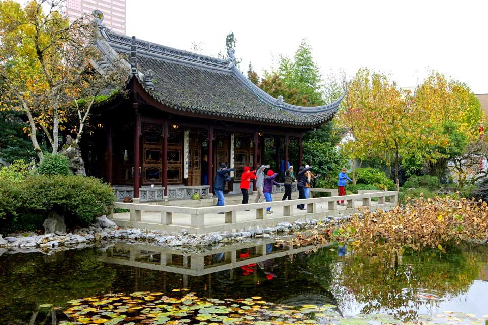 Hall of Brocade Clouds terrace - Lan Su Chinese Garden - Portland, Oregon - DSC01508