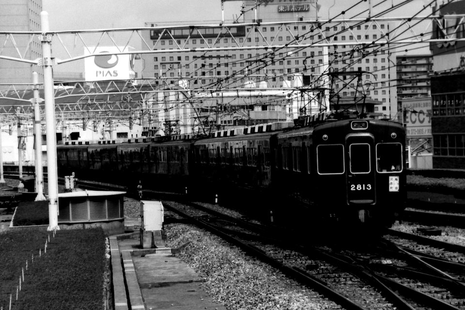 Hankyu 2813 leaving Umeda