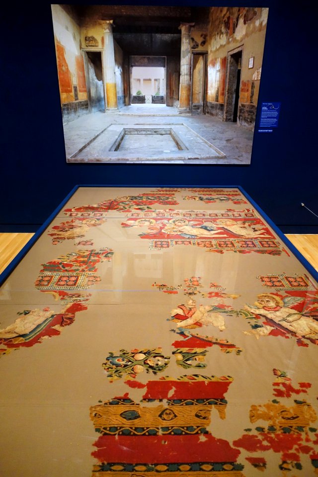 Hanging or curtain, Eastern Roman Empire, Egypt, or Turkey, 4th to 5th century AD, wool, linen, view 1 - Textile Museum, George Washington University - DSC09827