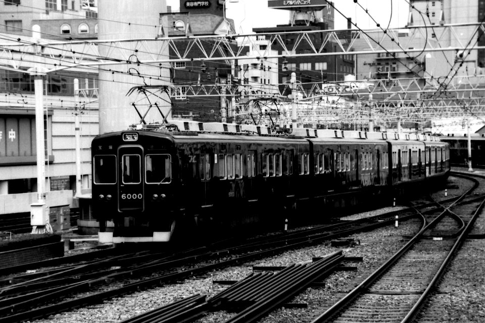 Hankyu 6000 leaving Umeda