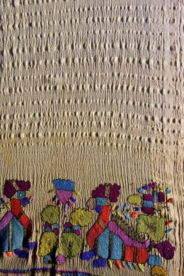 Hand towel, Ottoman, 1800s, embroidery, silk on cotton and silk, view 2 - Museum für Völkerkunde Dresden - DSC08177