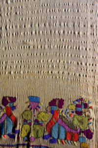 Hand towel, Ottoman, 1800s, embroidery, silk on cotton and silk, view 2 - Museum für Völkerkunde Dresden - DSC08177