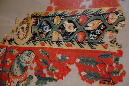 Hanging or curtain, Eastern Roman Empire, Egypt, or Turkey, 4th to 5th century AD, wool, linen, view 7 - Textile Museum, George Washington University - DSC09850