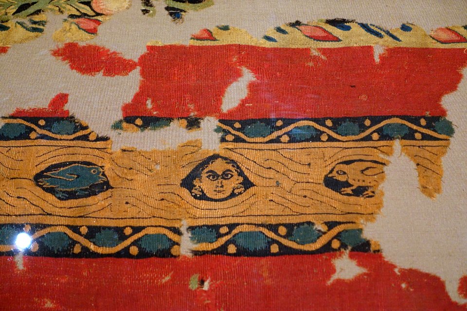 Hanging or curtain, Eastern Roman Empire, Egypt, or Turkey, 4th to 5th century AD, wool, linen, view 2 - Textile Museum, George Washington University - DSC09831