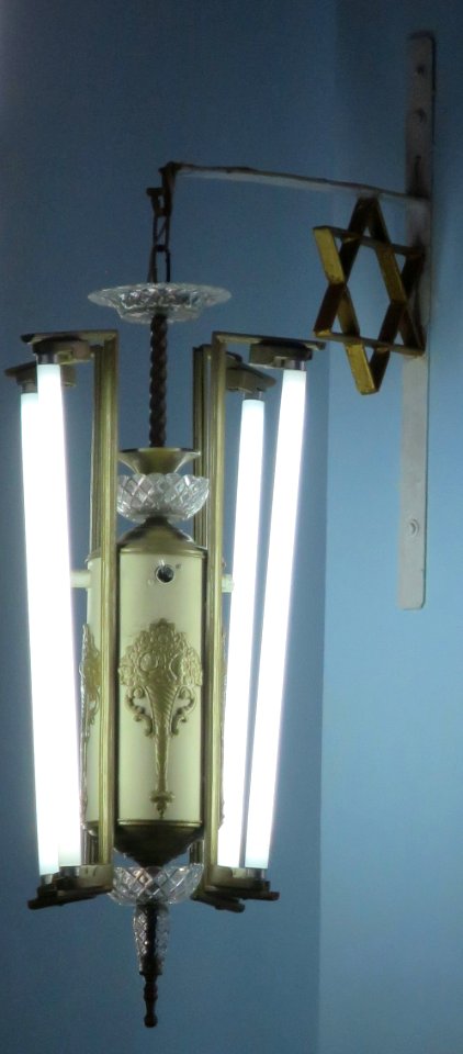 Hanging wall lamp in the Centro Hebreo Sefaradi de Cuba