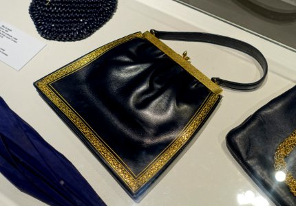 Handbag, designer unknown, after 1945, leather, artificial fiber, metal - Musée de la mode - Montreal, Canada - DSC07282
