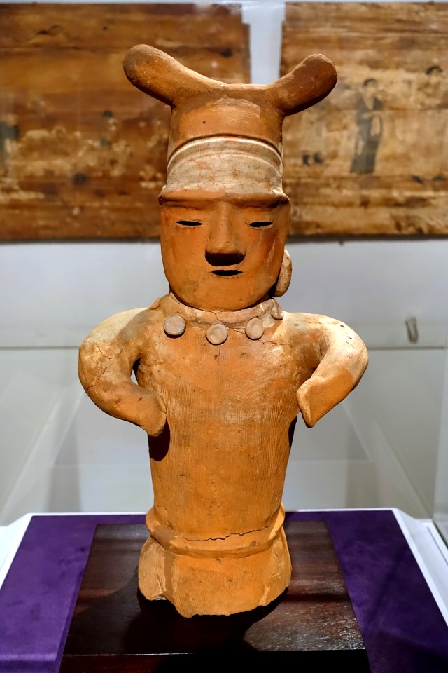Haniwa tomb figure, Japan, Kofun era, about 500s AD, earthenware, traces of pigments - Princeton University Art Museum - DSC07113