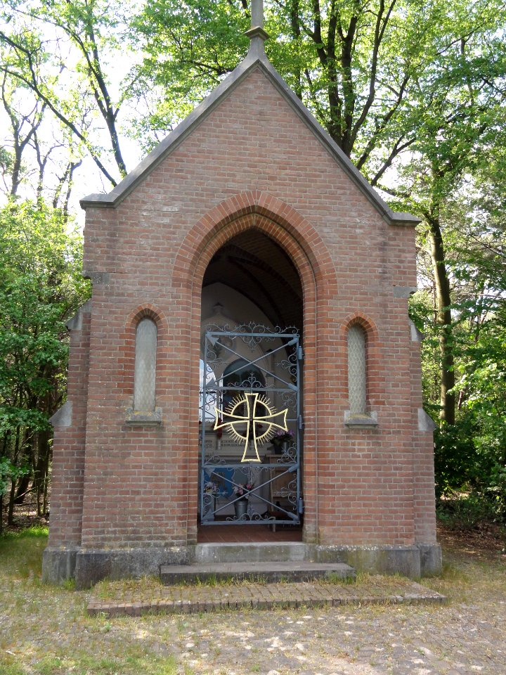 Handel (Gemert-Bakel) Rijksmonument 518069 Ossenkapel vooraanzicht