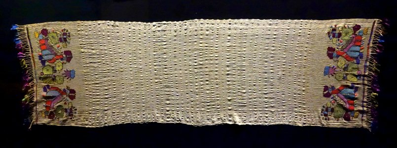 Hand towel, Ottoman, 1800s, embroidery, silk on cotton and silk, view 1 - Museum für Völkerkunde Dresden - DSC08174