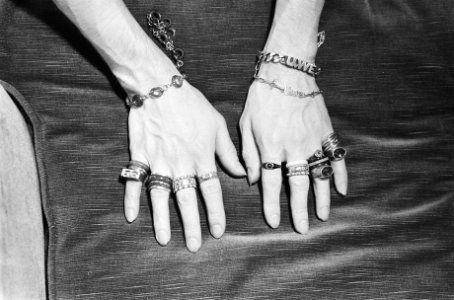 Handen, sieraden, kunstnijverheid, Bestanddeelnr 924-3890
