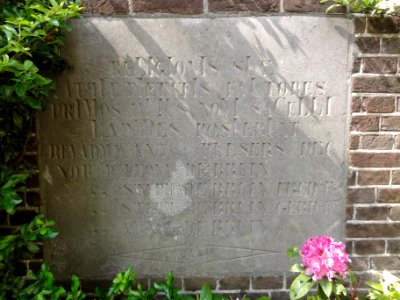 Handel Rijksmonument 16060 Capucijnenklooster gedenksteen tegen zijmuur kapel