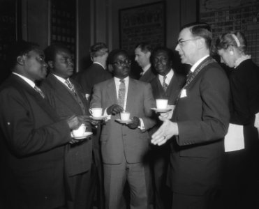 Handelsdelegatie uit Ghana bij burgemeester Van Hall, Bestanddeelnr 909-4762