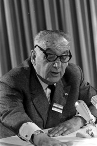 Handelsdelegatie terug uit Zuid Afrika nr. 9 de heer W. Bruynzeel , nr. 8 S., Bestanddeelnr 921-8521