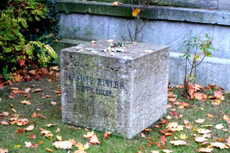 Hanns Eisler - Dorotheenstädtischer Friedhof - Berlin, Germany - DSC00382