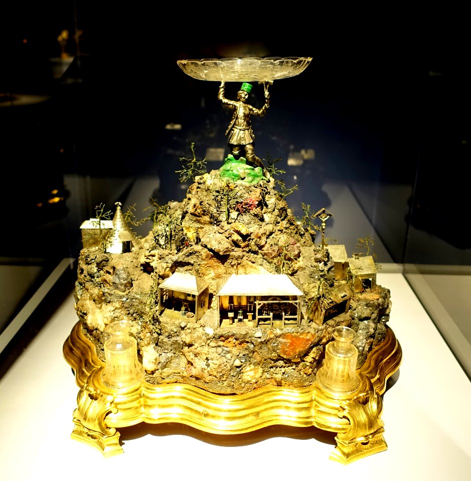 Handstein, Hungary, Urvology (formerly Herrengrund), c. 1740, wood, silver, gold, copper, pyrite, quartz, amethyst, glass - Metropolitan Museum of Art - New York City - DSC06900