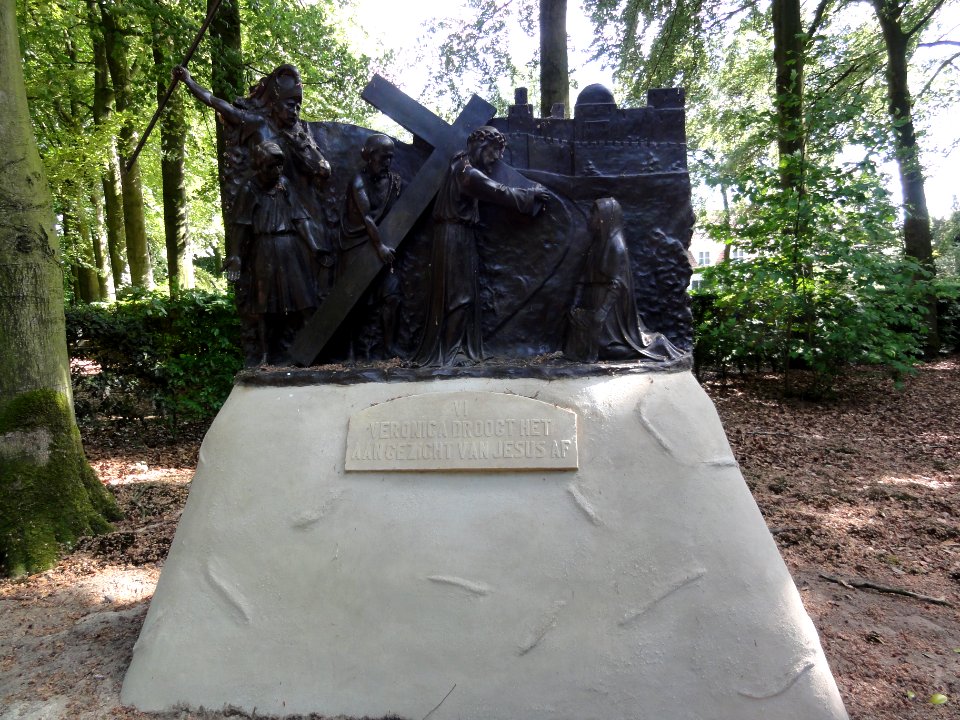 Handel (Gemert-Bakel) Processiepark, kruiswegstatie 6