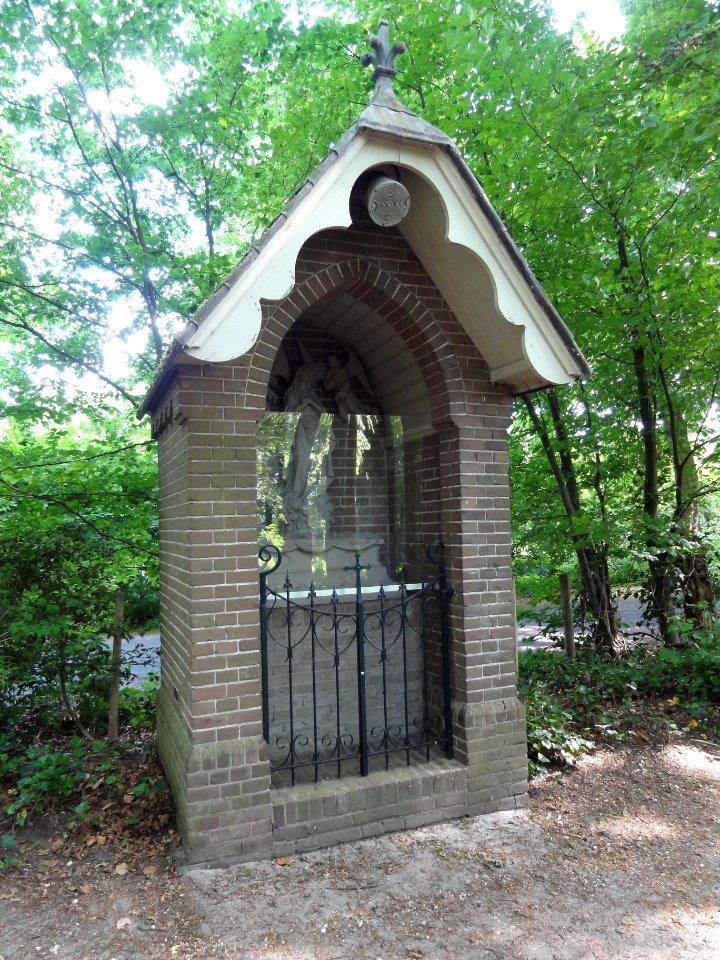 Handel (Gemert-Bakel) Processiepark, rozenkranskapel 14