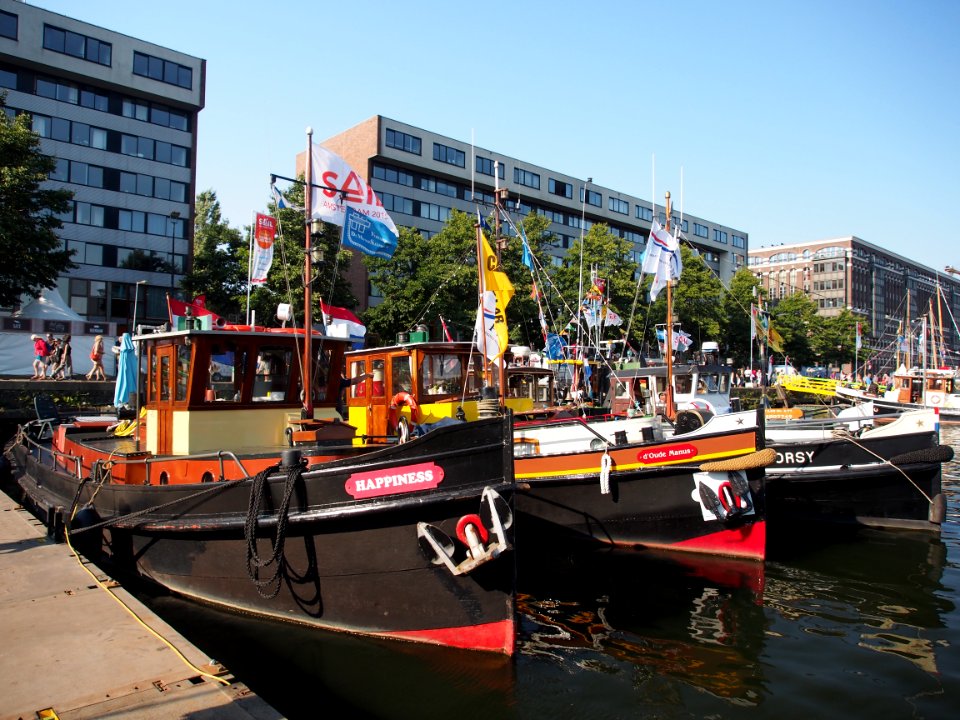 Happiness (tugboat, 1931) ENI 03310263, d'Ouwe Manus (tugboat, 1900) ENI 02208766, Corsy ENI 02335251, Port of Amsterdam