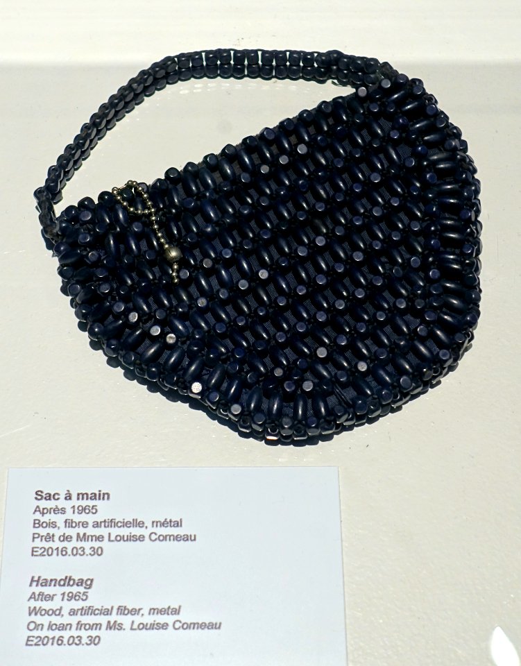 Handbag, designer unknown, after 1965, wood, artificial fiber, metal - Musée de la mode - Montreal, Canada - DSC07278