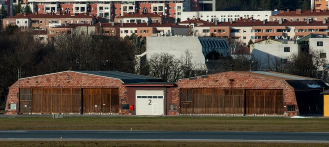 Hangargebäude am Flughafen Innsbruck