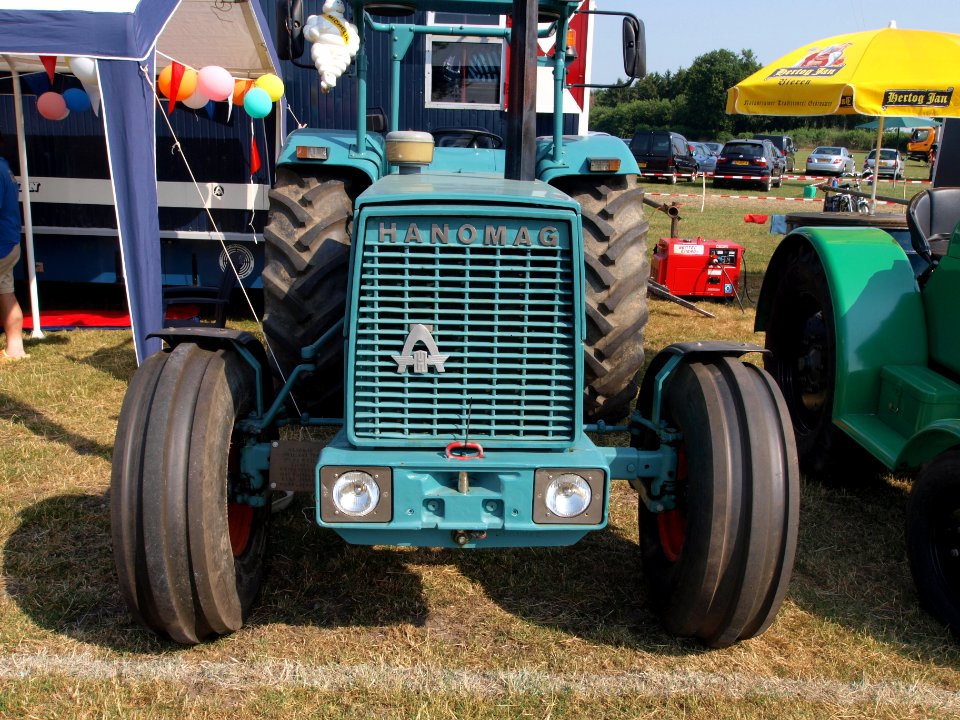 Hanomag Brillant 700 pic1