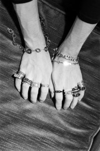 Handen, sieraden, kunstnijverheid, Bestanddeelnr 924-3891