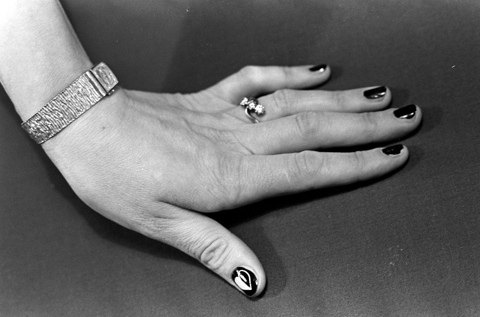 Handen, nagels, Bestanddeelnr 919-7546