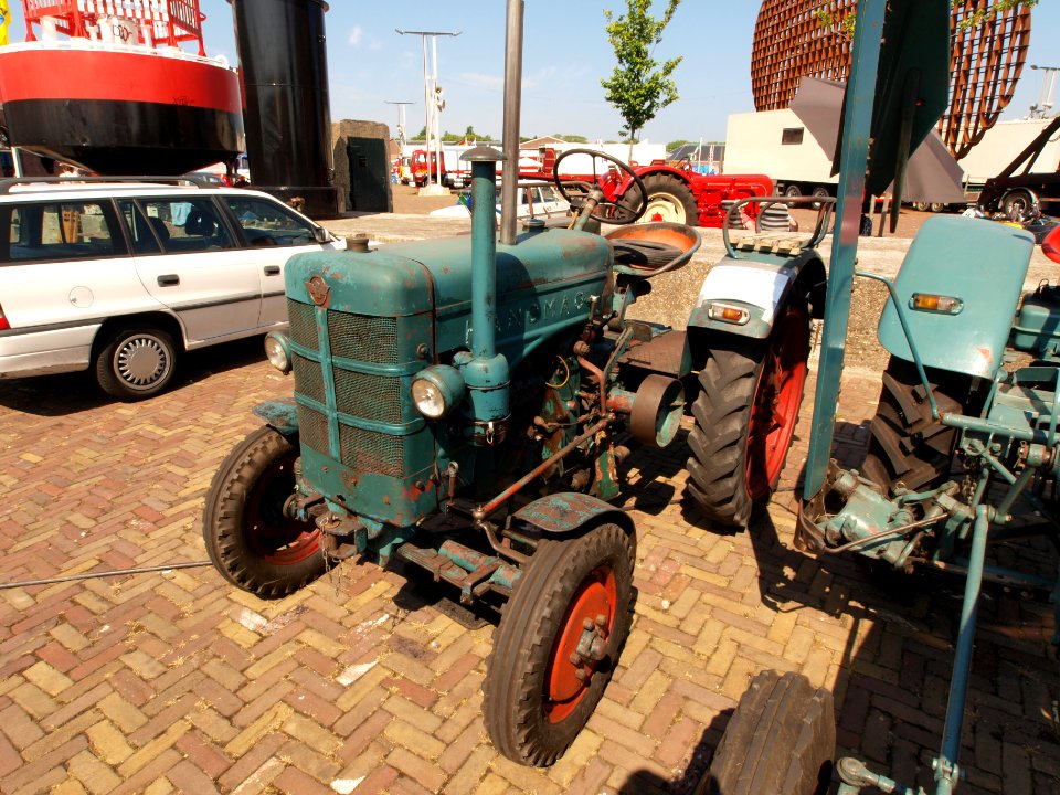 Hanomag C 274 Combitrac pic5