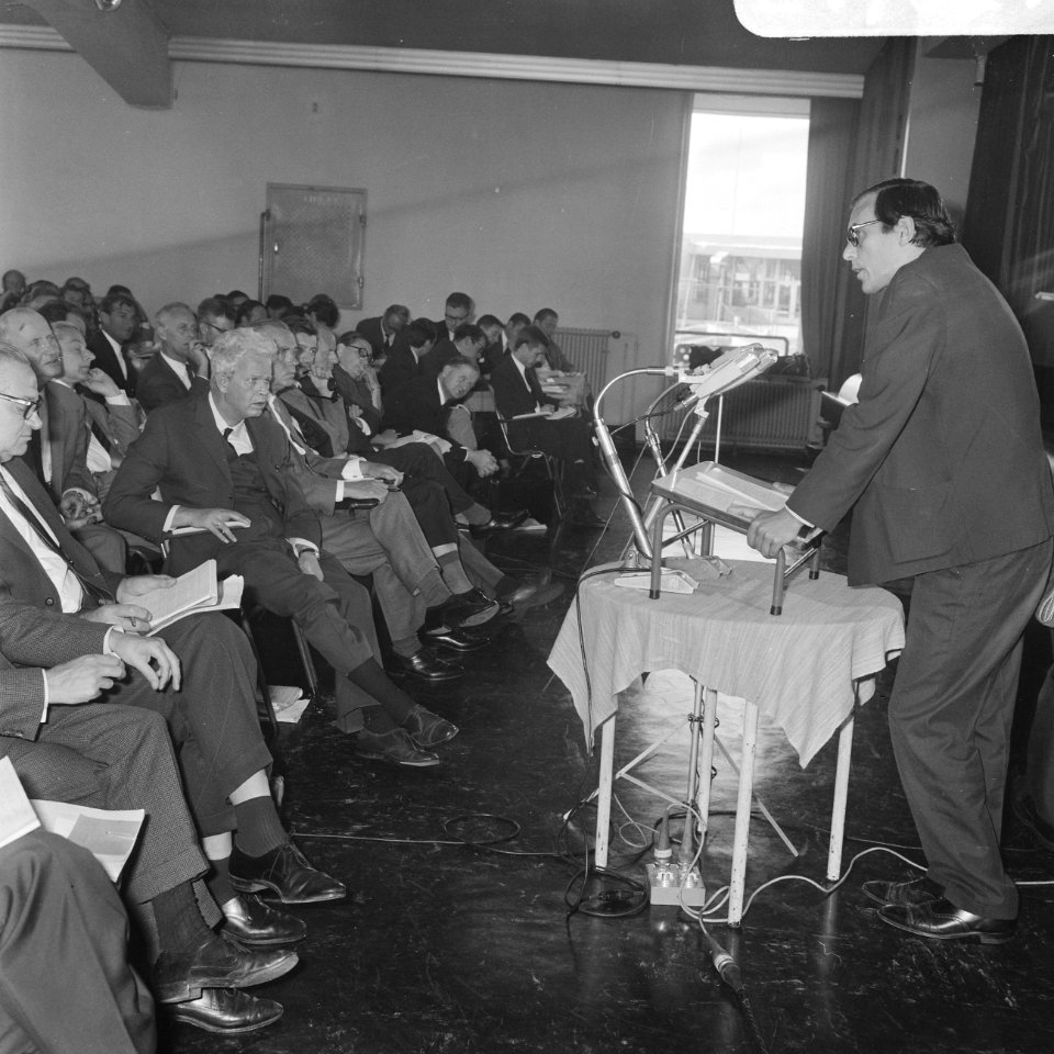 Han Lammers spreekt de partijraad toe, Bestanddeelnr 921-7021