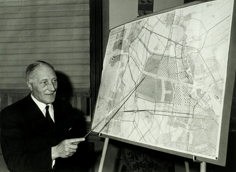 Happé, W.F. presentatie Streekplan voor het Noordzeekanaalgebied. NL-HlmNHA 5400463995