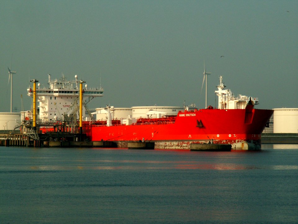 Hanne Knutsen IMO 9190638 at the Calland canal, Port of Rotterdam, Holland 01-Jul-2006