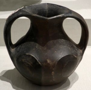 Han dynasty amphora, burnished earthenware, Honolulu Museum of Art 1023.1