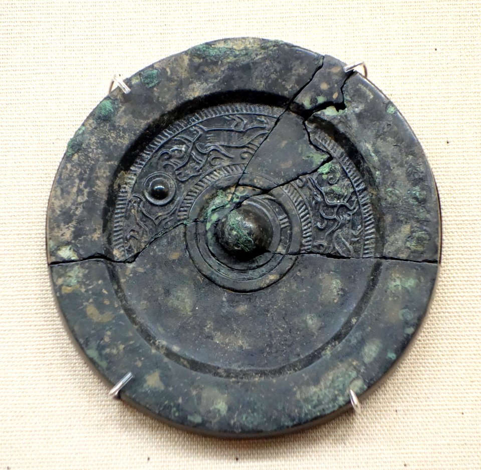 Han dynasty mirror, China - Tokyo National Museum - DSC06328