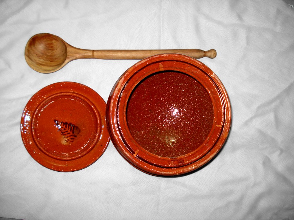 Handi with Lid and Doi