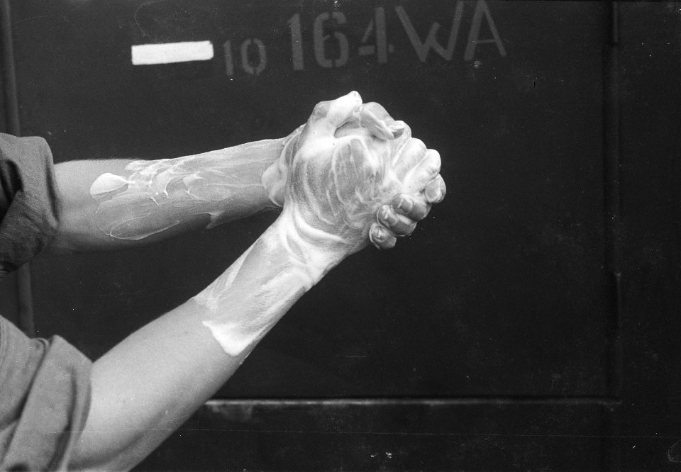 Handen wassen, Bestanddeelnr 102-2-6