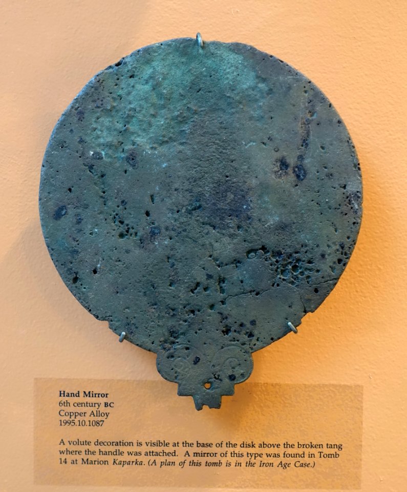 Hand mirror, Cyprus, 6th century BC, copper alloy, 1995.10.1087 - Cesnola Collection, Harvard Semitic Museum - Cambridge, MA - DSC06368
