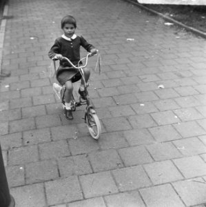 Handig vouwfietsje voor kinderen in gebruik, Bestanddeelnr 919-6053