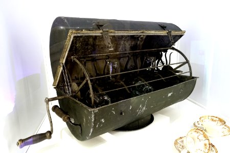 Hand-powered dishwasher, invented byCarl Hultenberg, 1860 AD, TM22757 - Tekniska museet - Stockholm, Sweden - DSC01609 photo