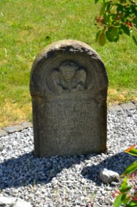 Hachenburg, Kirchhof St. Bartholomäus, Grabsteine (4)